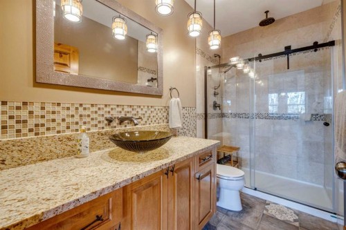 4 Highlands Place, Bragg Creek, AB - Indoor Photo Showing Bathroom