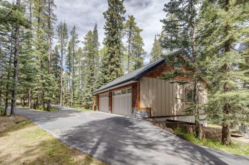 4 Highlands Place, Bragg Creek, AB - Outdoor