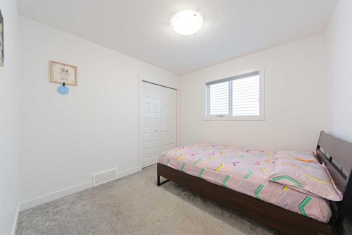 70 Saddlestone Green Ne, Calgary, AB - Indoor Photo Showing Bedroom