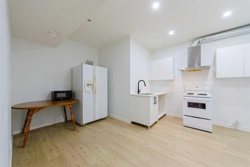 70 Saddlestone Green Ne, Calgary, AB - Indoor Photo Showing Kitchen