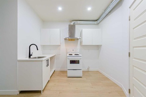 70 Saddlestone Green Ne, Calgary, AB - Indoor Photo Showing Kitchen