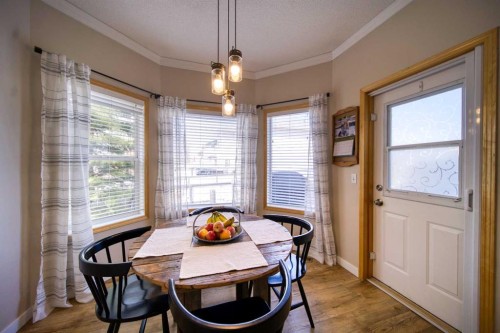 228 Oakmere Place, Chestermere, AB - Indoor Photo Showing Dining Room