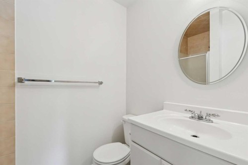 44 Scenic Cove Circle Nw, Calgary, AB - Indoor Photo Showing Bathroom