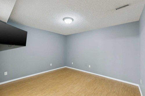 44 Scenic Cove Circle Nw, Calgary, AB - Indoor Photo Showing Other Room