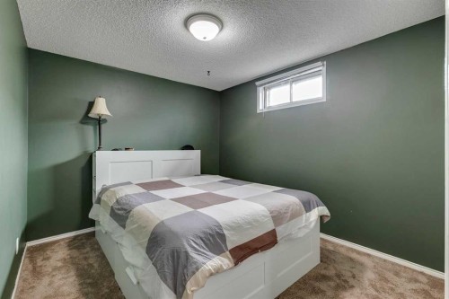 44 Scenic Cove Circle Nw, Calgary, AB - Indoor Photo Showing Bedroom