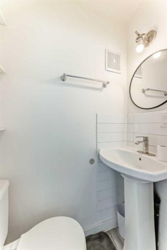125 Coral Springs Bay Ne, Calgary, AB - Indoor Photo Showing Bathroom