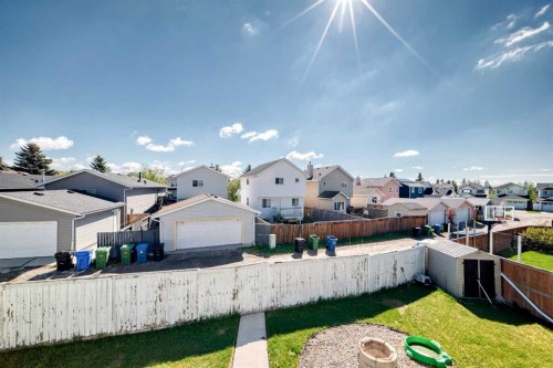 125 Coral Springs Bay Ne, Calgary, AB - Outdoor