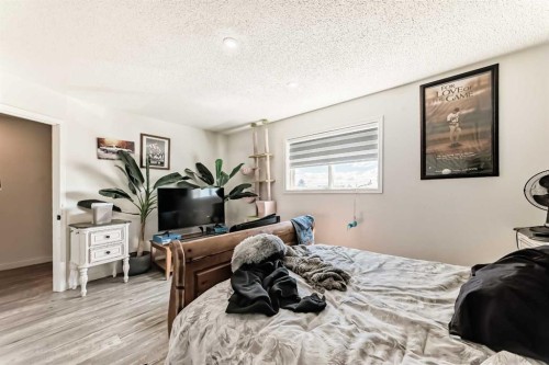 125 Coral Springs Bay Ne, Calgary, AB - Indoor Photo Showing Bedroom