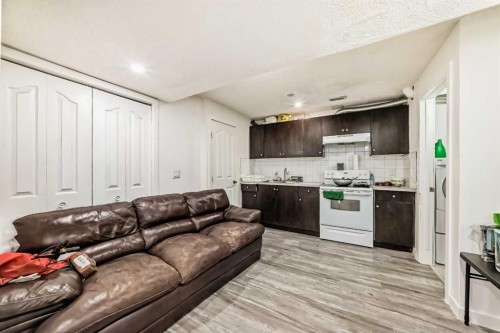 125 Coral Springs Bay Ne, Calgary, AB - Indoor Photo Showing Kitchen
