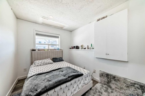 125 Coral Springs Bay Ne, Calgary, AB - Indoor Photo Showing Bedroom