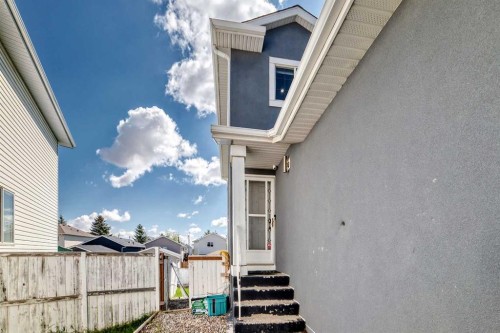 125 Coral Springs Bay Ne, Calgary, AB - Outdoor