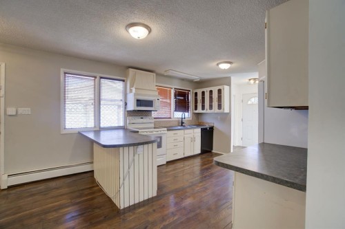 664 49 Avenue West, Claresholm, AB - Indoor Photo Showing Kitchen