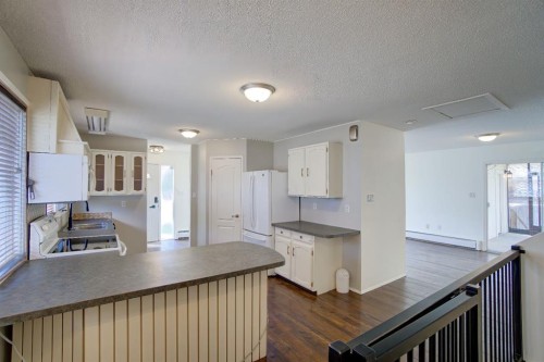 664 49 Avenue West, Claresholm, AB - Indoor Photo Showing Kitchen