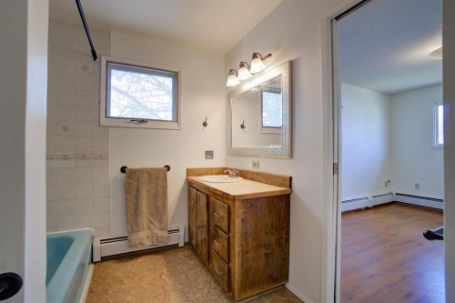 664 49 Avenue West, Claresholm, AB - Indoor