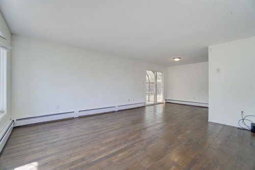 664 49 Avenue West, Claresholm, AB - Indoor Photo Showing Other Room