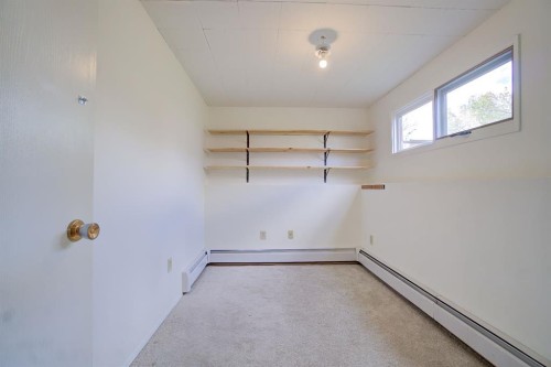 664 49 Avenue West, Claresholm, AB - Indoor