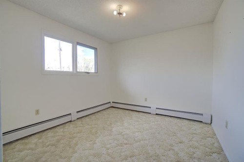 664 49 Avenue West, Claresholm, AB - Indoor Photo Showing Other Room