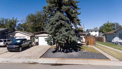 664 49 Avenue West, Claresholm, AB - Outdoor