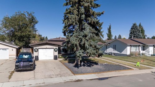 664 49 Avenue West, Claresholm, AB - Outdoor