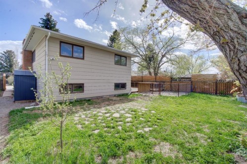 664 49 Avenue West, Claresholm, AB - Outdoor