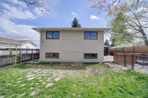 664 49 Avenue West, Claresholm, AB - Outdoor