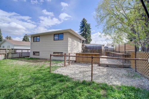 664 49 Avenue West, Claresholm, AB - Outdoor With Exterior