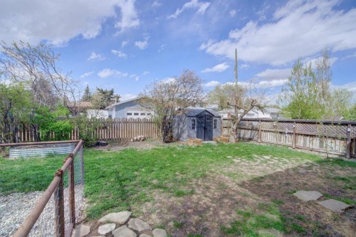664 49 Avenue West, Claresholm, AB - Outdoor