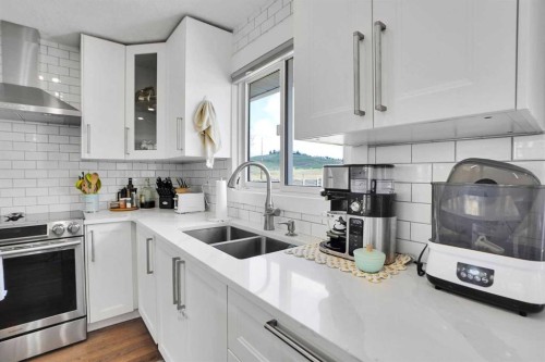 5702 Brenner Crescent Nw, Calgary, AB - Indoor Photo Showing Kitchen With Stainless Steel Kitchen With Double Sink With Upgraded Kitchen
