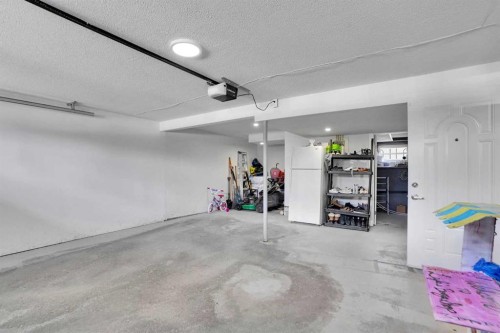 5702 Brenner Crescent Nw, Calgary, AB - Indoor Photo Showing Garage