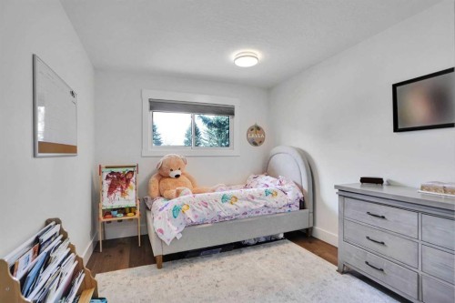 5702 Brenner Crescent Nw, Calgary, AB - Indoor Photo Showing Bedroom