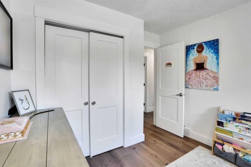 5702 Brenner Crescent Nw, Calgary, AB - Indoor Photo Showing Other Room