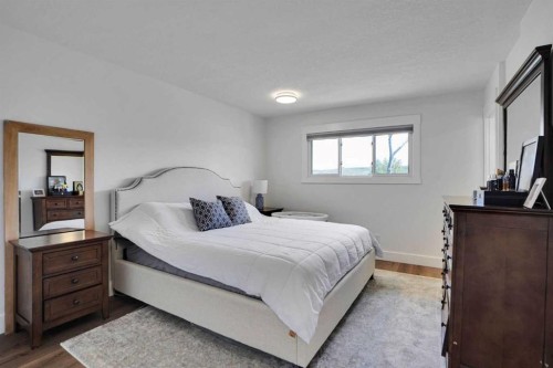 5702 Brenner Crescent Nw, Calgary, AB - Indoor Photo Showing Bedroom