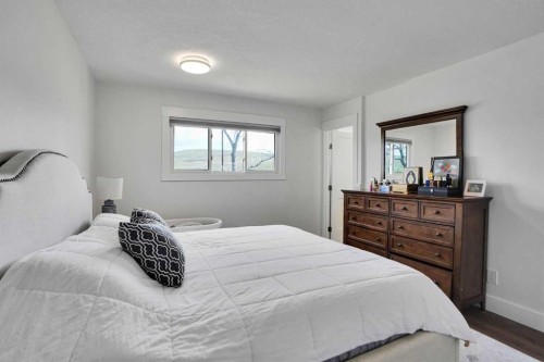 5702 Brenner Crescent Nw, Calgary, AB - Indoor Photo Showing Bedroom