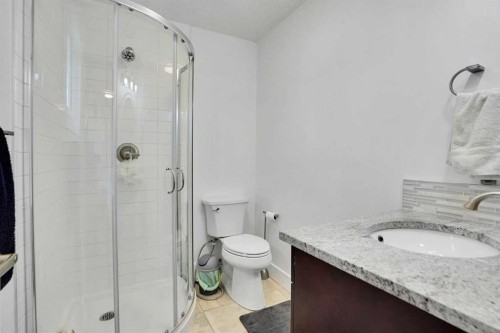 5702 Brenner Crescent Nw, Calgary, AB - Indoor Photo Showing Bathroom
