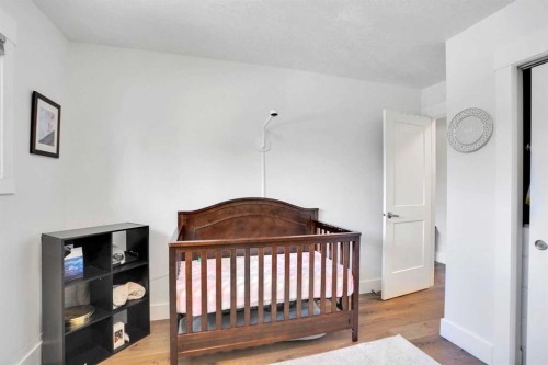 5702 Brenner Crescent Nw, Calgary, AB - Indoor Photo Showing Bedroom