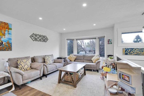 5702 Brenner Crescent Nw, Calgary, AB - Indoor Photo Showing Living Room