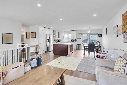 5702 Brenner Crescent Nw, Calgary, AB - Indoor Photo Showing Living Room