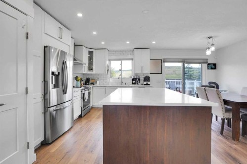 5702 Brenner Crescent Nw, Calgary, AB - Indoor Photo Showing Kitchen With Stainless Steel Kitchen With Upgraded Kitchen