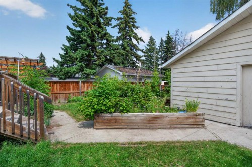 39 Hillgrove Crescent Sw, Calgary, AB - Outdoor With Exterior