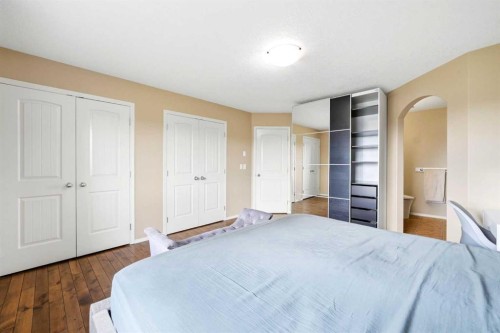 7942 Cougar Ridge Avenue Sw, Calgary, AB - Indoor Photo Showing Bedroom