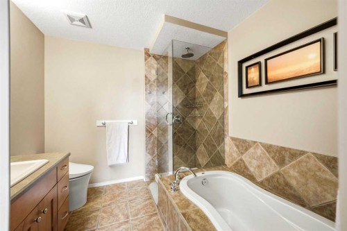 7942 Cougar Ridge Avenue Sw, Calgary, AB - Indoor Photo Showing Bathroom