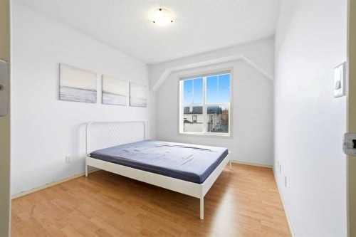 7942 Cougar Ridge Avenue Sw, Calgary, AB - Indoor Photo Showing Bedroom