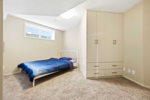 7942 Cougar Ridge Avenue Sw, Calgary, AB - Indoor Photo Showing Bedroom