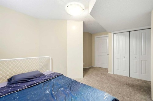 7942 Cougar Ridge Avenue Sw, Calgary, AB - Indoor Photo Showing Bedroom
