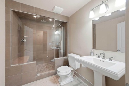 7942 Cougar Ridge Avenue Sw, Calgary, AB - Indoor Photo Showing Bathroom