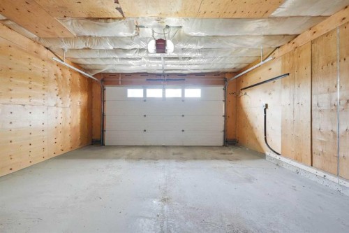 7942 Cougar Ridge Avenue Sw, Calgary, AB - Indoor Photo Showing Garage