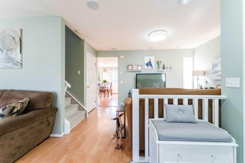 198 Somerside Park Sw, Calgary, AB - Indoor Photo Showing Bedroom