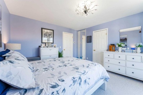 198 Somerside Park Sw, Calgary, AB - Indoor Photo Showing Bedroom