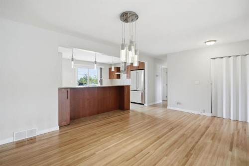 5212 Terry Road Nw, Calgary, AB - Indoor Photo Showing Kitchen