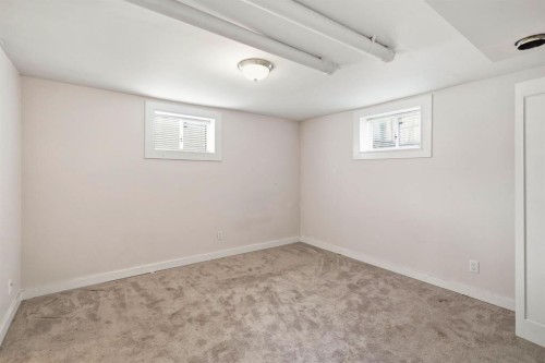 5212 Terry Road Nw, Calgary, AB - Indoor Photo Showing Other Room